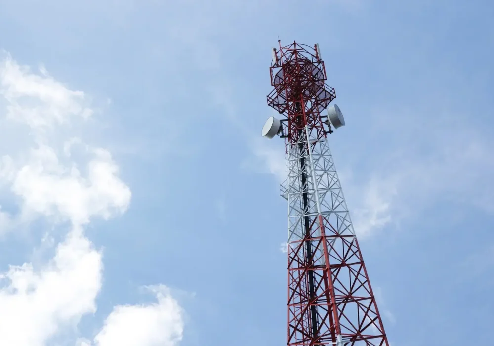 telecommunications-antenna-radio-television-telephone-with-cloud-blue-sky_1373-194